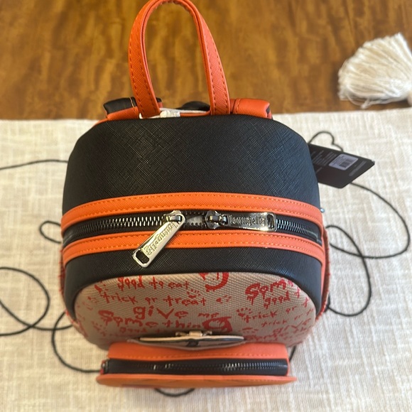 LOUNGEFLY Disney Trick 'r Treat Sam Pumpkin Mini 🎒 - Picture 13 of 16